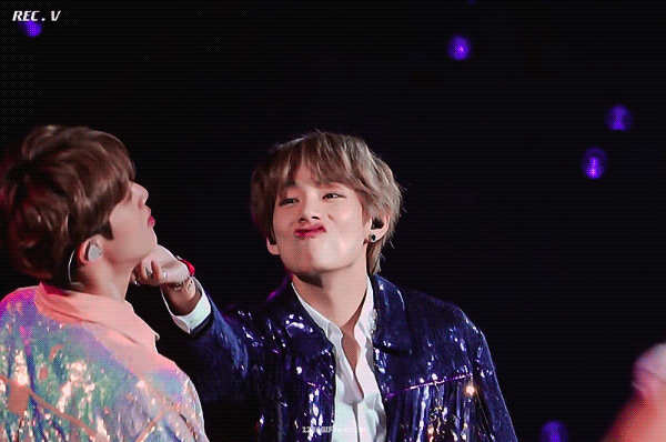 방탄 뷔랑 진 무대에서 모하는거냐고 ㅋㅋㅋㅋㅋ | 인스티즈