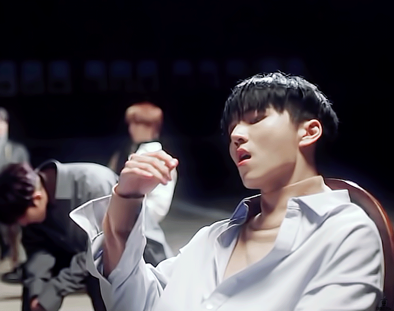 한국활동 간절히 소취하는 펜타곤 코스모!!! | 인스티즈