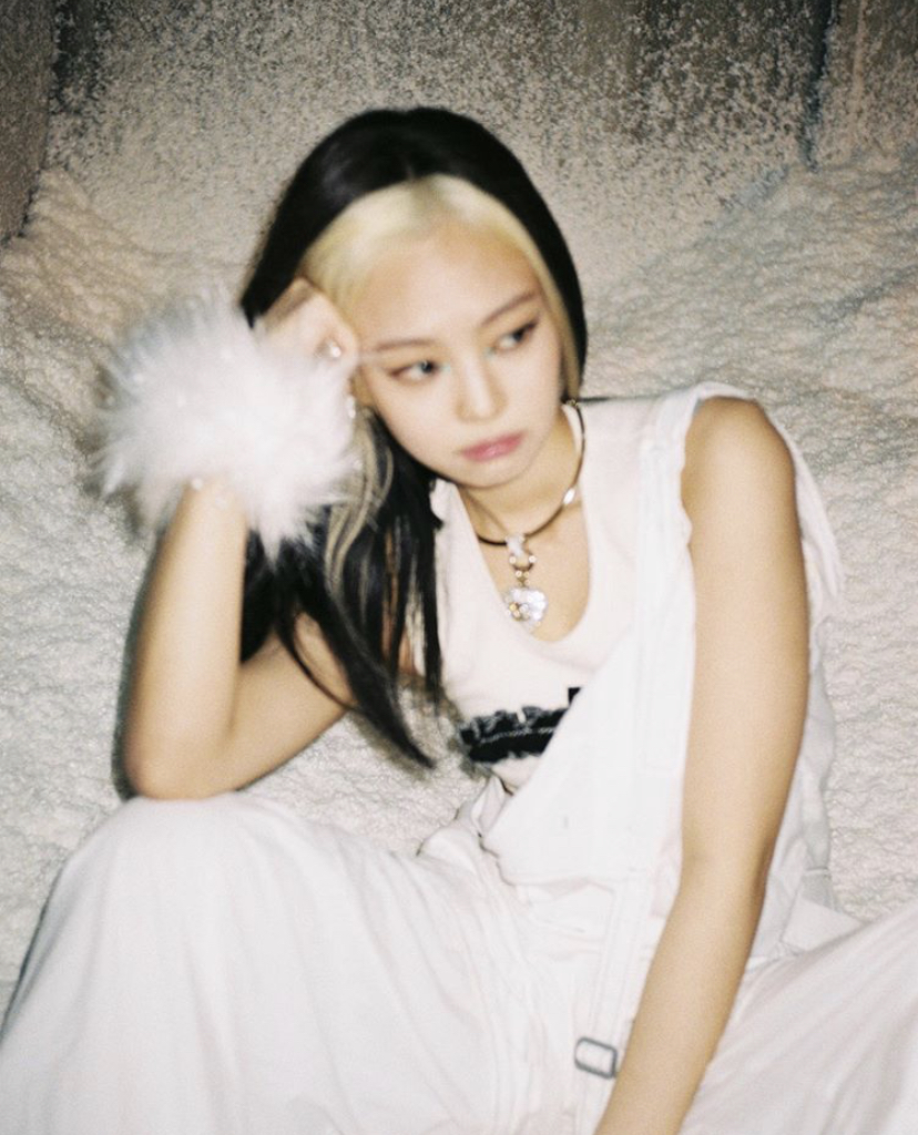 제니 인스타 올라온거 보는데 유니크하게 엄청 예쁘게 생겼다ㅠㅠㅠㅠ | 인스티즈