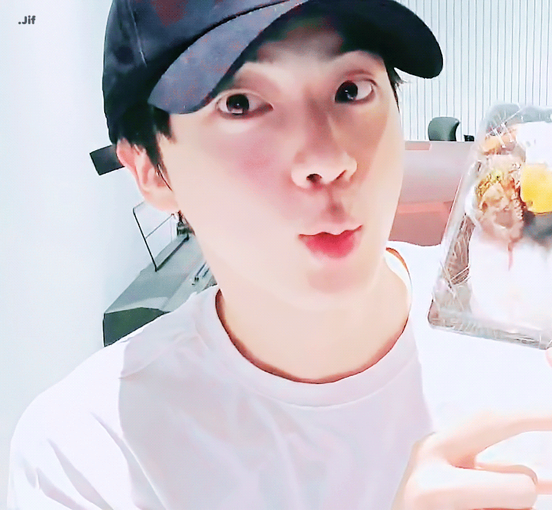 방탄 진 초밥 앞에서 이렇게 웃음 ㅋㅋ | 인스티즈