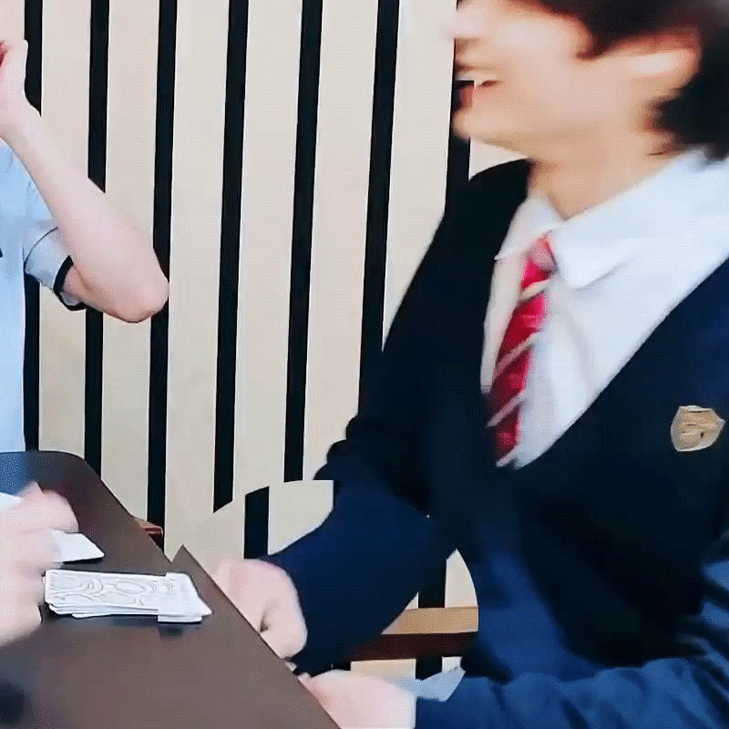 카이랑 김석진이 할리갈리를 했다 | 인스티즈