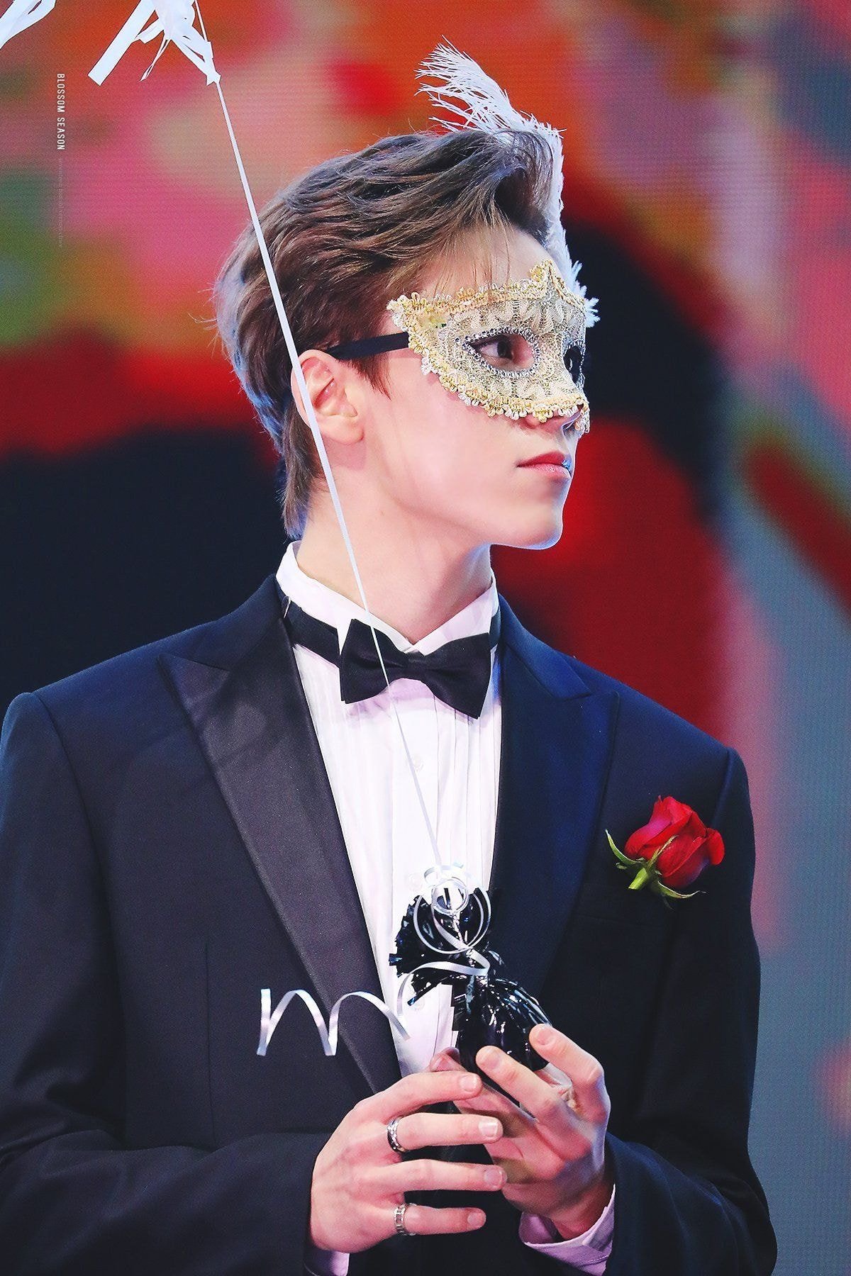 버논아 기억나? 나 가면무도회 서빙 갔다가 너랑 눈 마주쳐서 짤렸잖아 | 인스티즈