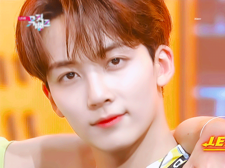 조슈아 최근 취미가 비즈팔찌 만들기라니 귀여우니까 큰방에서 좀 울부짖다 가겠음 | 인스티즈