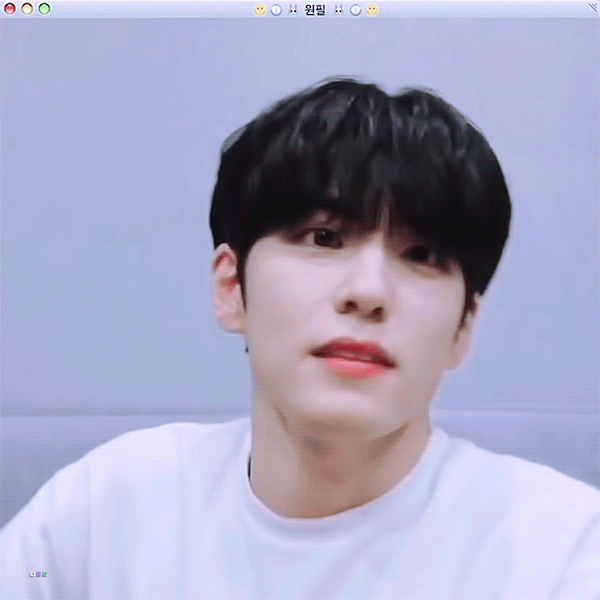 똑같이 흰 티 하나 입은 건데 3년 사이에 분위기 확 성숙해진 것 좀 봐 | 인스티즈