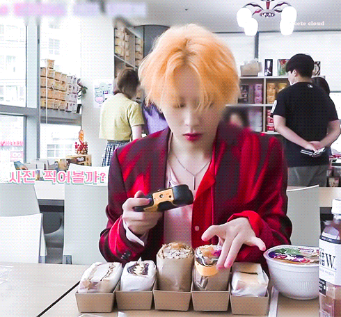 하성운 정말 신중하게 사진 열심히 찍었는데 | 인스티즈