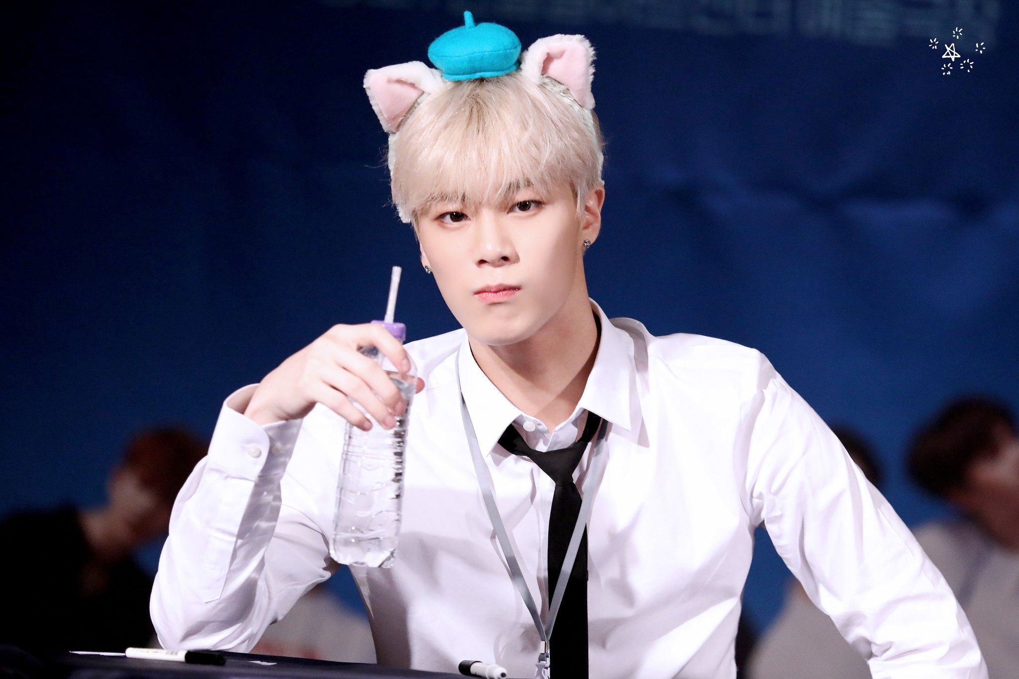 고양이 머리띠가 잘 어울리는 남돌 내 맘속 1위 | 인스티즈