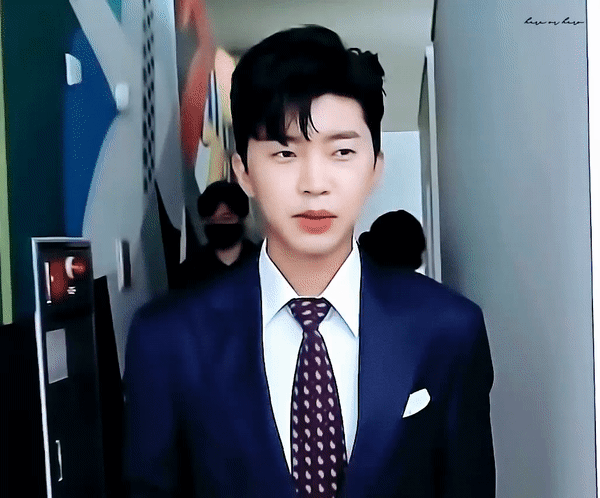 임영웅 한번 잘생겨보이니까 계속 신경쓰인다 | 인스티즈