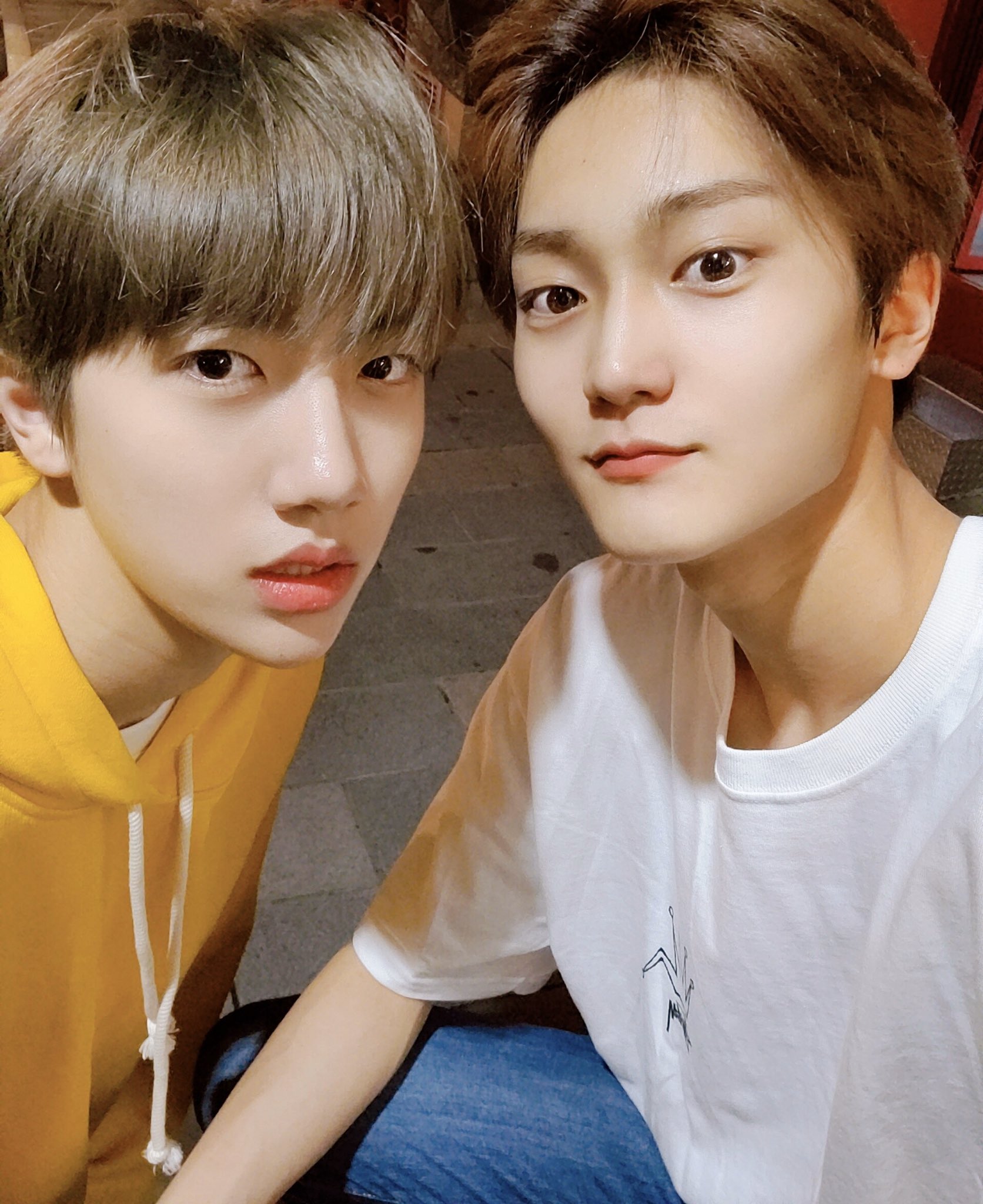 뭐야 함미들 왜 숨어있다가 갑자기 다 나와서 들튀파티임 | 인스티즈