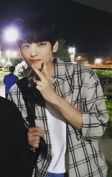 혹시 본진이 흑발 바가지머리 했다? 사진 plz | 인스티즈