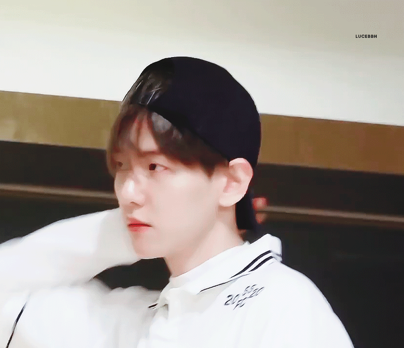 백현이 진짜 나이 안 먹는듯 | 인스티즈