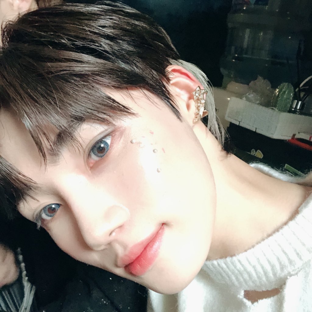 멤버들도 인정한 셀카 잘 찍는 아이돌 (각도 같음 주의) | 인스티즈