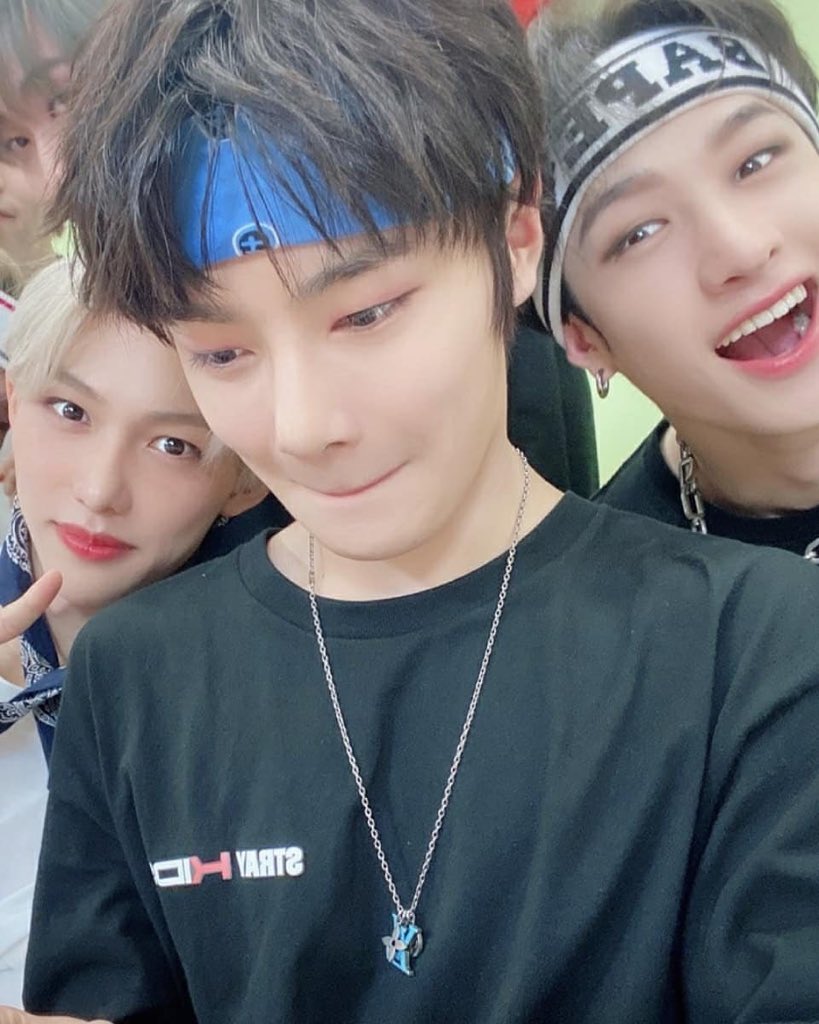 스키즈 브이앱 하는중에 사진 찍어서 올린거봐 | 인스티즈