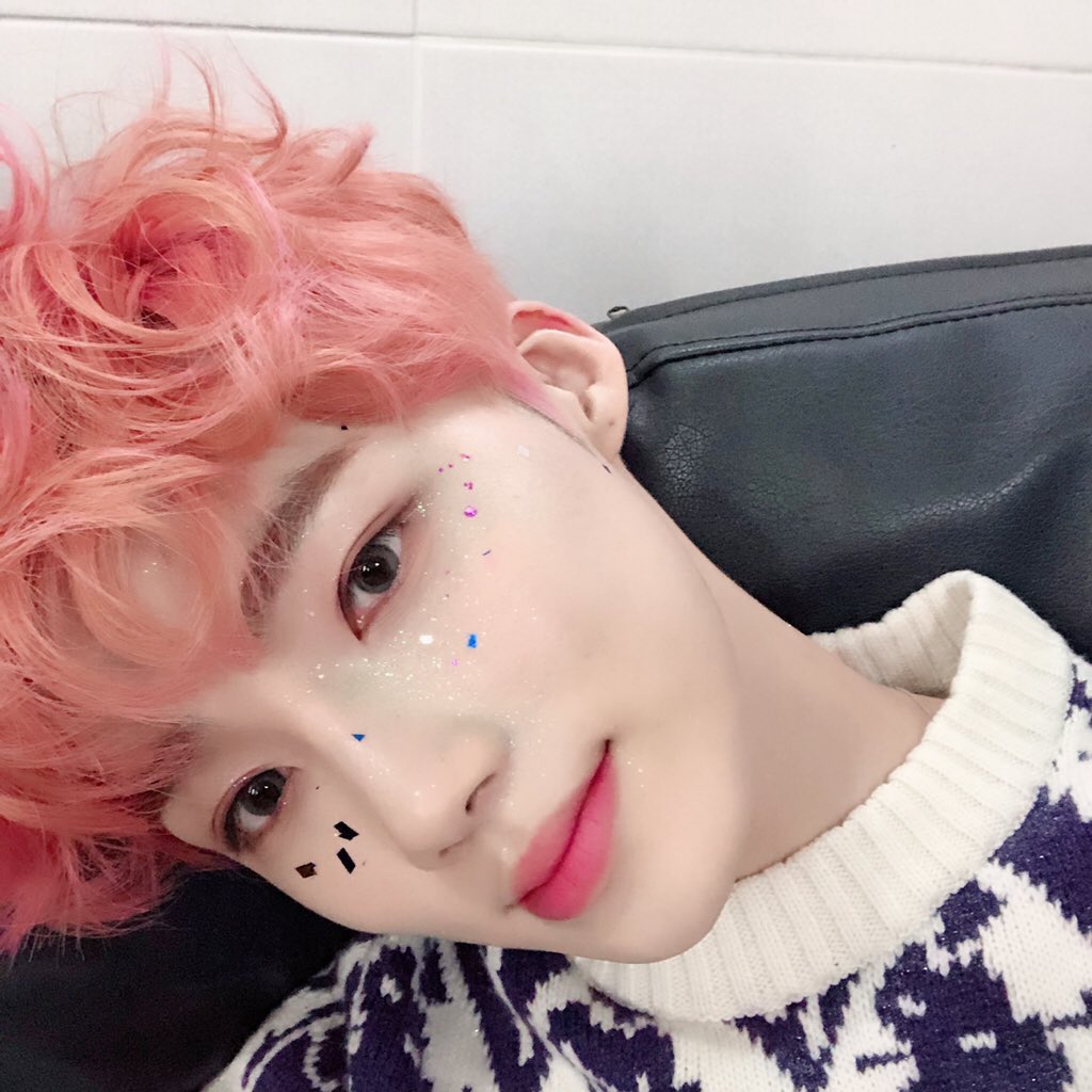 멤버들도 인정한 셀카 잘 찍는 아이돌 (각도 같음 주의) | 인스티즈