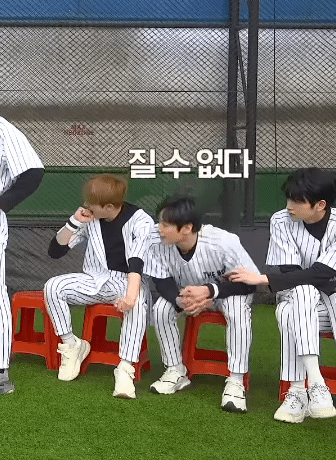 더보이즈 주연 이거 너무 웃겨서 짤 찜 | 인스티즈