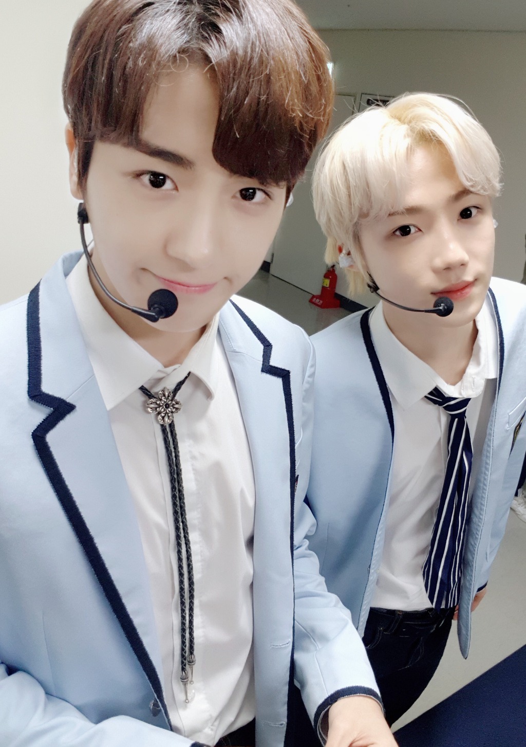 내가 더보이즈 현재랑 뉴가 같이 찍은 희귀사진들을 구해왔어 | 인스티즈