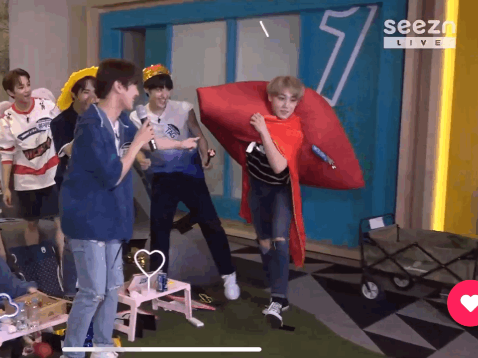 골차 대체 왜 한여름에 크리스마스 놀이 하는건데 | 인스티즈