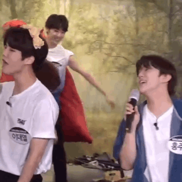 골차 대체 왜 한여름에 크리스마스 놀이 하는건데 | 인스티즈