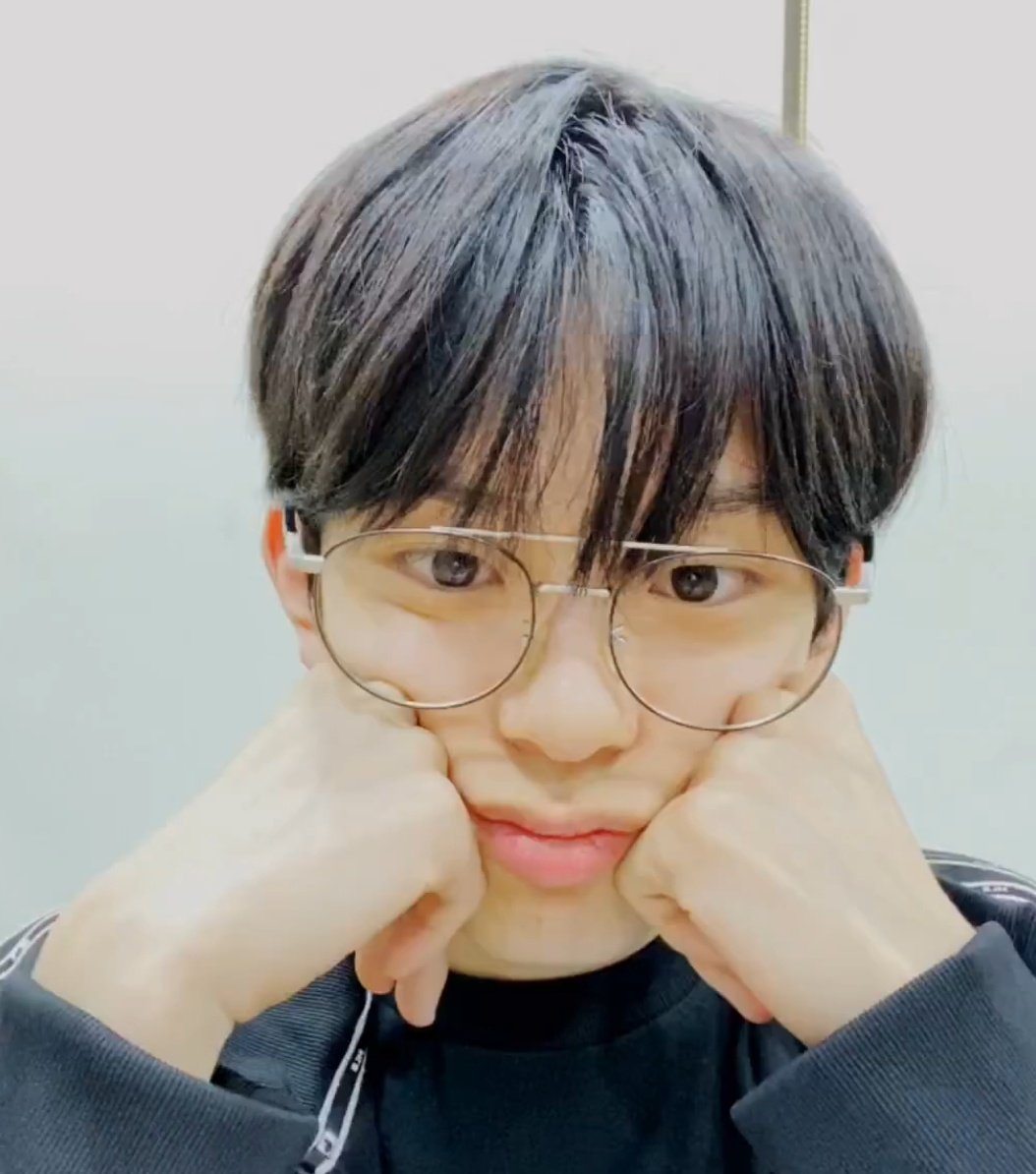 안경와기 보면서 힘내야지✊🏻 | 인스티즈