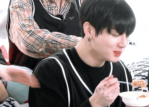 형이 말리는데도 끝까지 밥그릇 안놓네 | 인스티즈