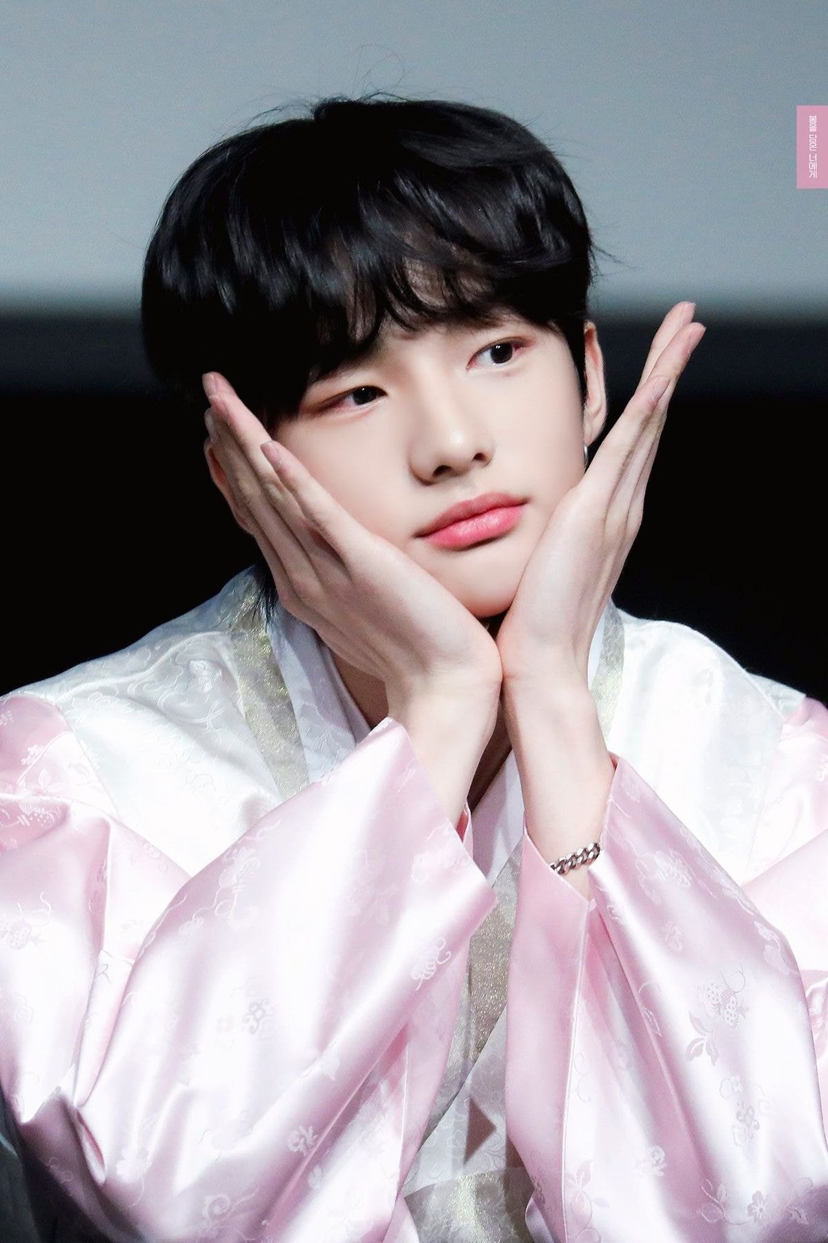 스키즈 현진이 까리한거 말고 귀여운거 볼사람? | 인스티즈