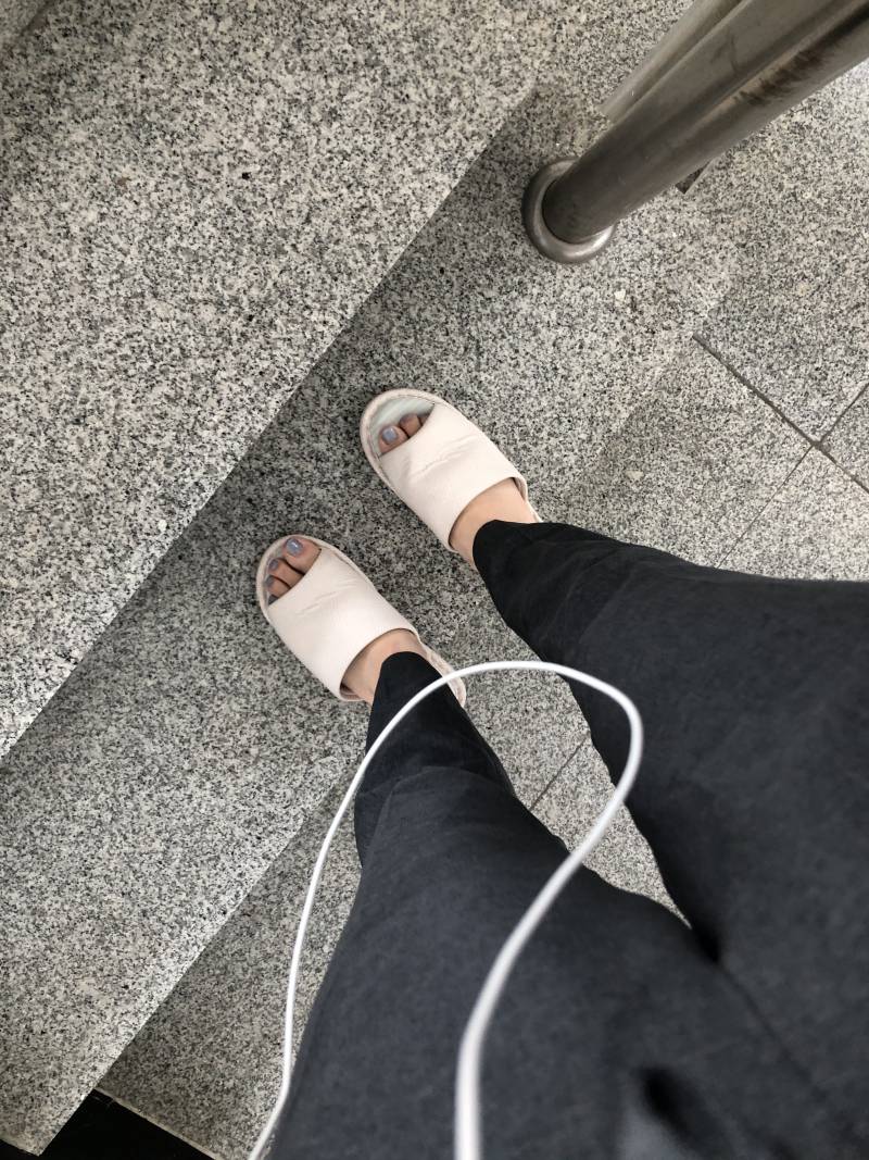 아니 ㅋㅋ 나 거실화 신고 나왔어 | 인스티즈