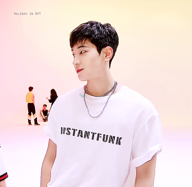 다 됐고 생일 소원으로 팬들의 평화와 행복 빌어주는 애 얼굴이나 보셈 | 인스티즈