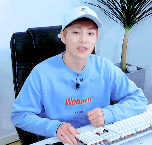 힝구 시우민 보고싶다ᓚᘏᗢ | 인스티즈