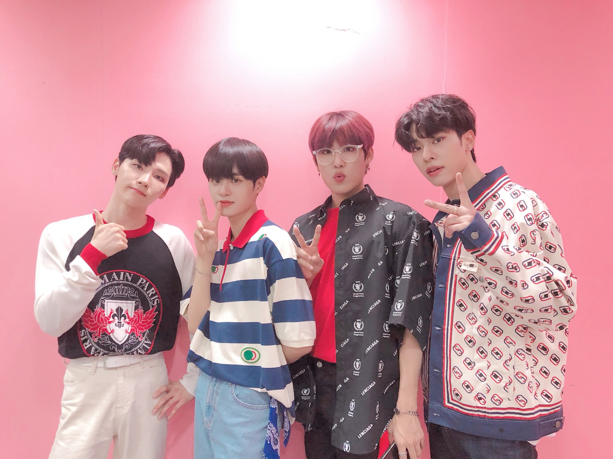 아 에이비식스 오늘 의상 내가 코디라면 안입혔을 옷 1위래 | 인스티즈