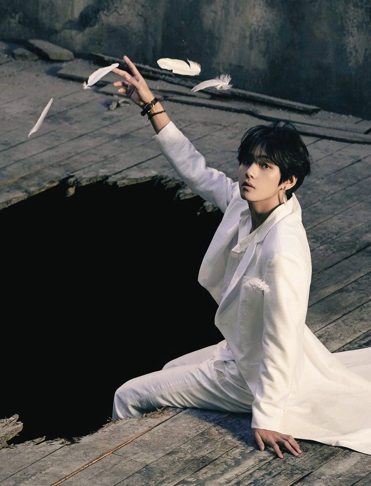 뷔 이사진 언제 나온거임.? | 인스티즈