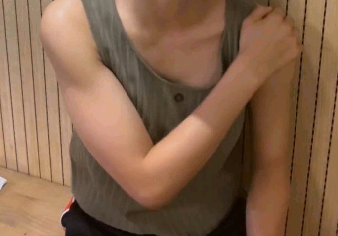 김세정 진짜 운동 열심히 하는듯 | 인스티즈