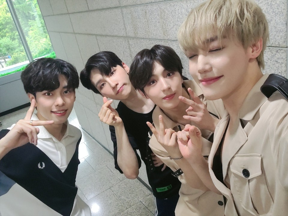 에이비식스 삐삐 깡들 들어오세용🎳❤ | 인스티즈