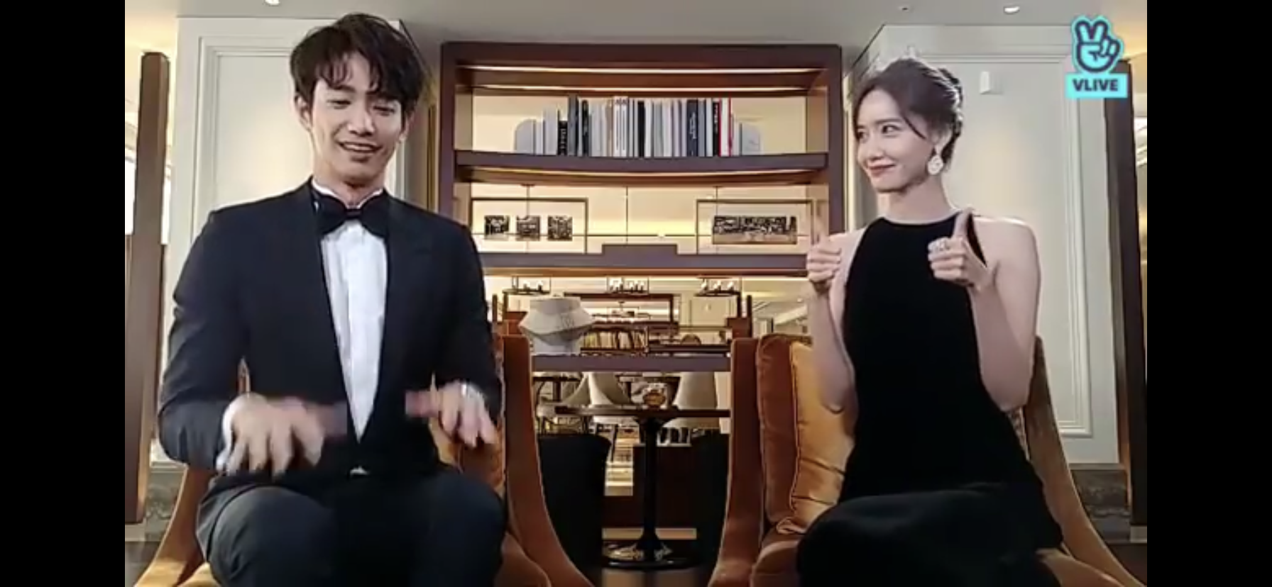 넷플릭스에서 이 둘로 청춘로맨스 드라마 하나만 제작해줬으면 좋겠다 ^_^ | 인스티즈