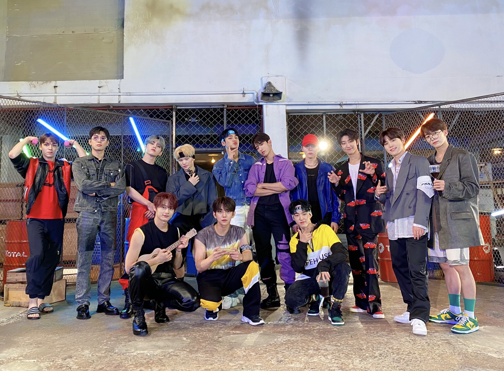 세븐틴 파트스위치에서 서로 무대의상 바꿔입은거 ㄹㅇ 변태아님????? | 인스티즈