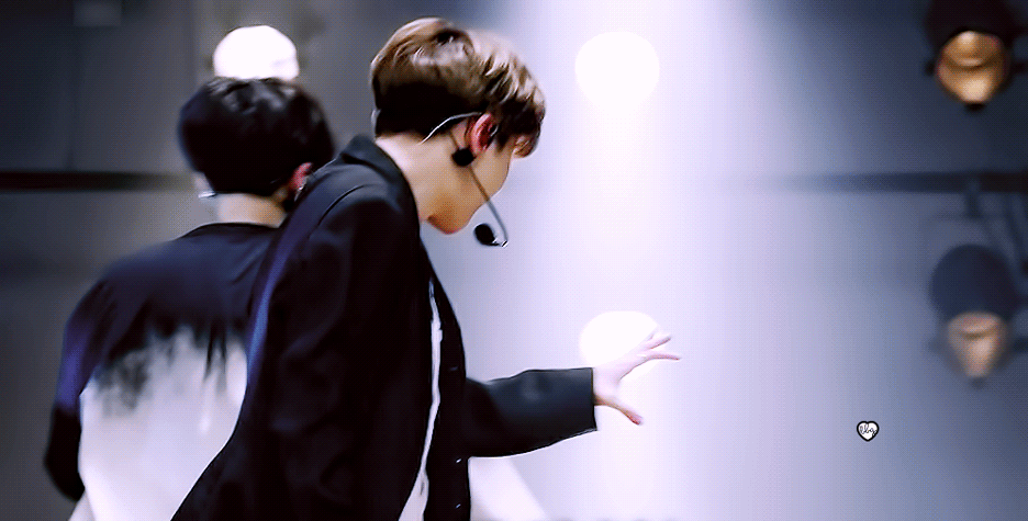 방탄 슈가가 제이홉 손 확 뿌리치는거 진짜 | 인스티즈