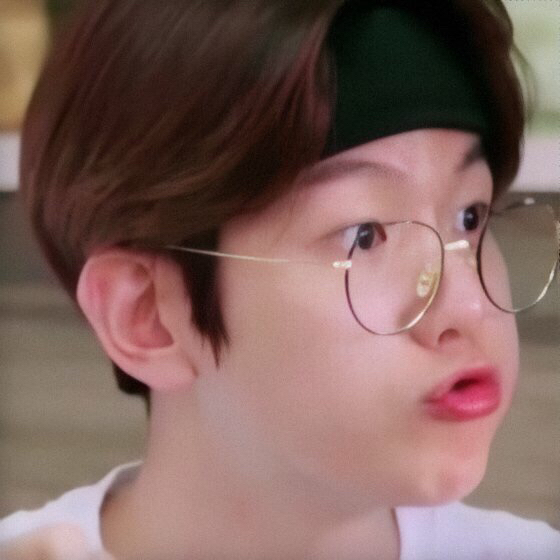 백현이 볼 앙글한거 잘보이는 사진주세요 징들아 | 인스티즈