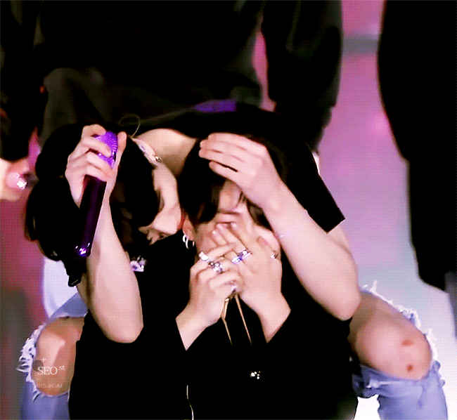 ㄱ 국민 보고 울고 정국이 무릎 보고 울고 | 인스티즈