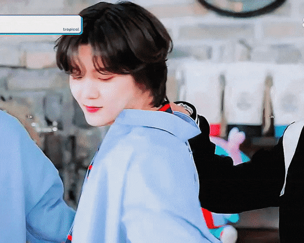 뉴이스트 최민기 근육 자랑하는거 | 인스티즈