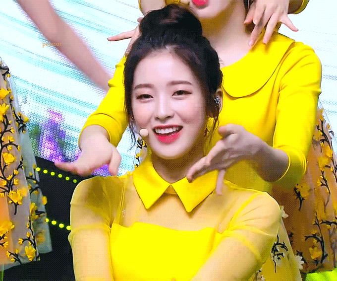 이번 뮤뱅 엠씨 이 움짤들 미쳤다 | 인스티즈