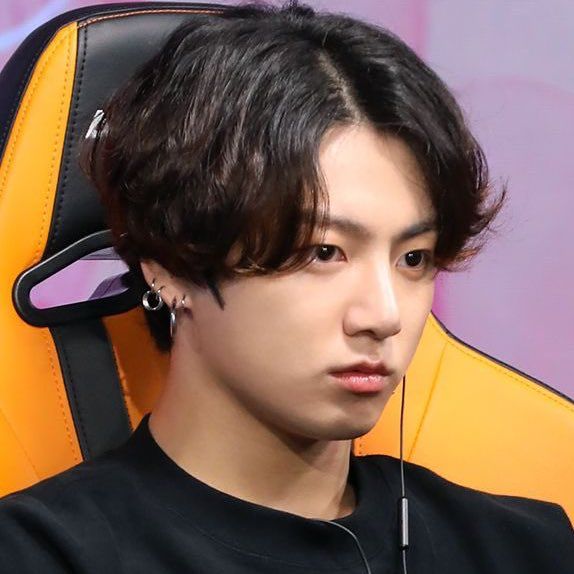 근데 나 정국이 이런 표정 진짜 처음봐 화난거같은 표정 | 인스티즈