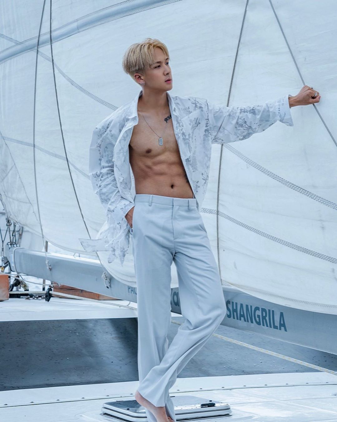 라비의 쩌는 복근과 피지컬좀봐 | 인스티즈