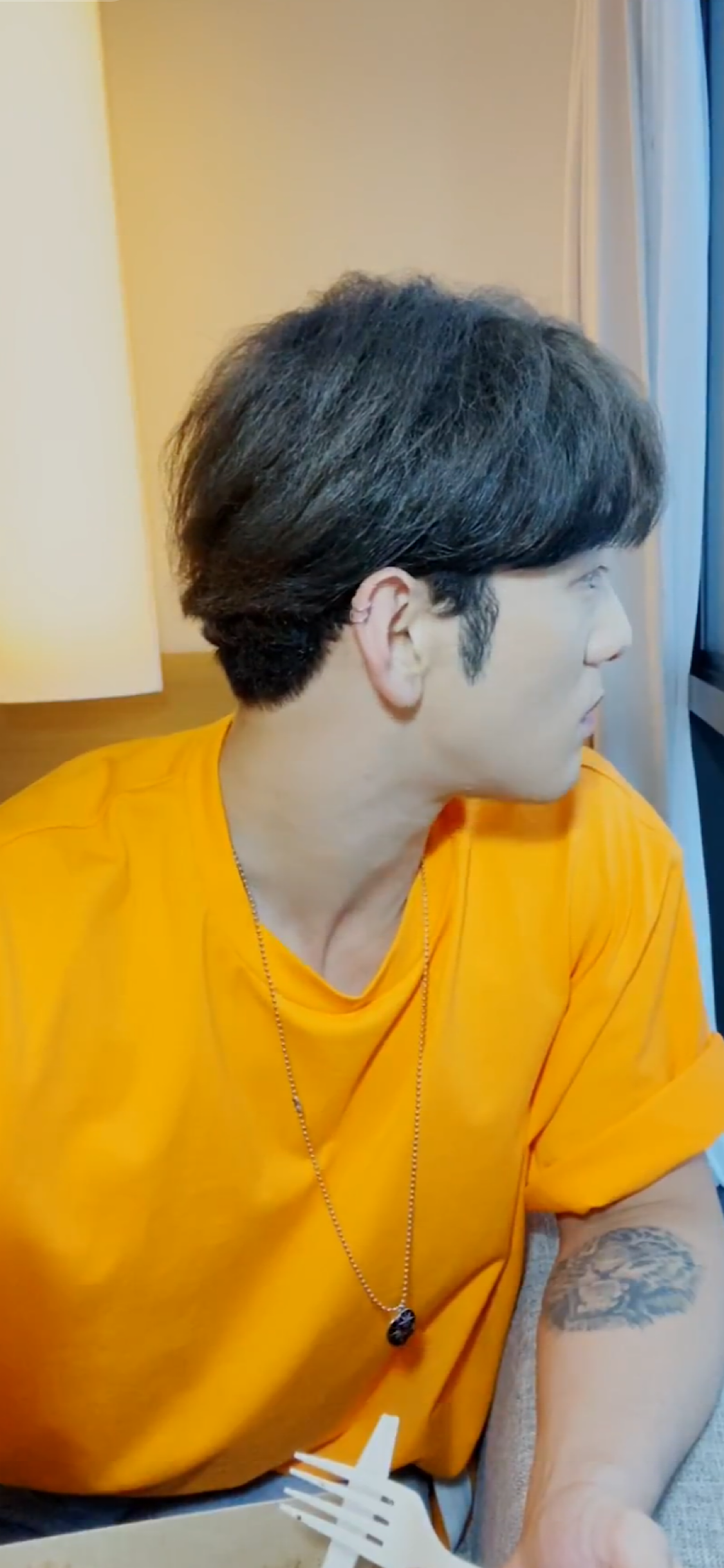 이거 둘다 빼박 뉴이스트 강동호야? | 인스티즈