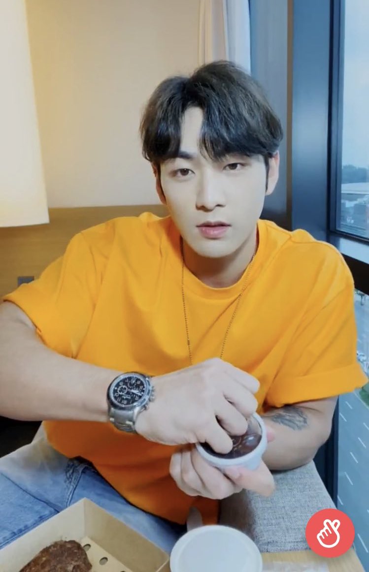 뉴이스트 강동호 오늘 호텔 따로 잡아서 브이앱하는 이유 | 인스티즈