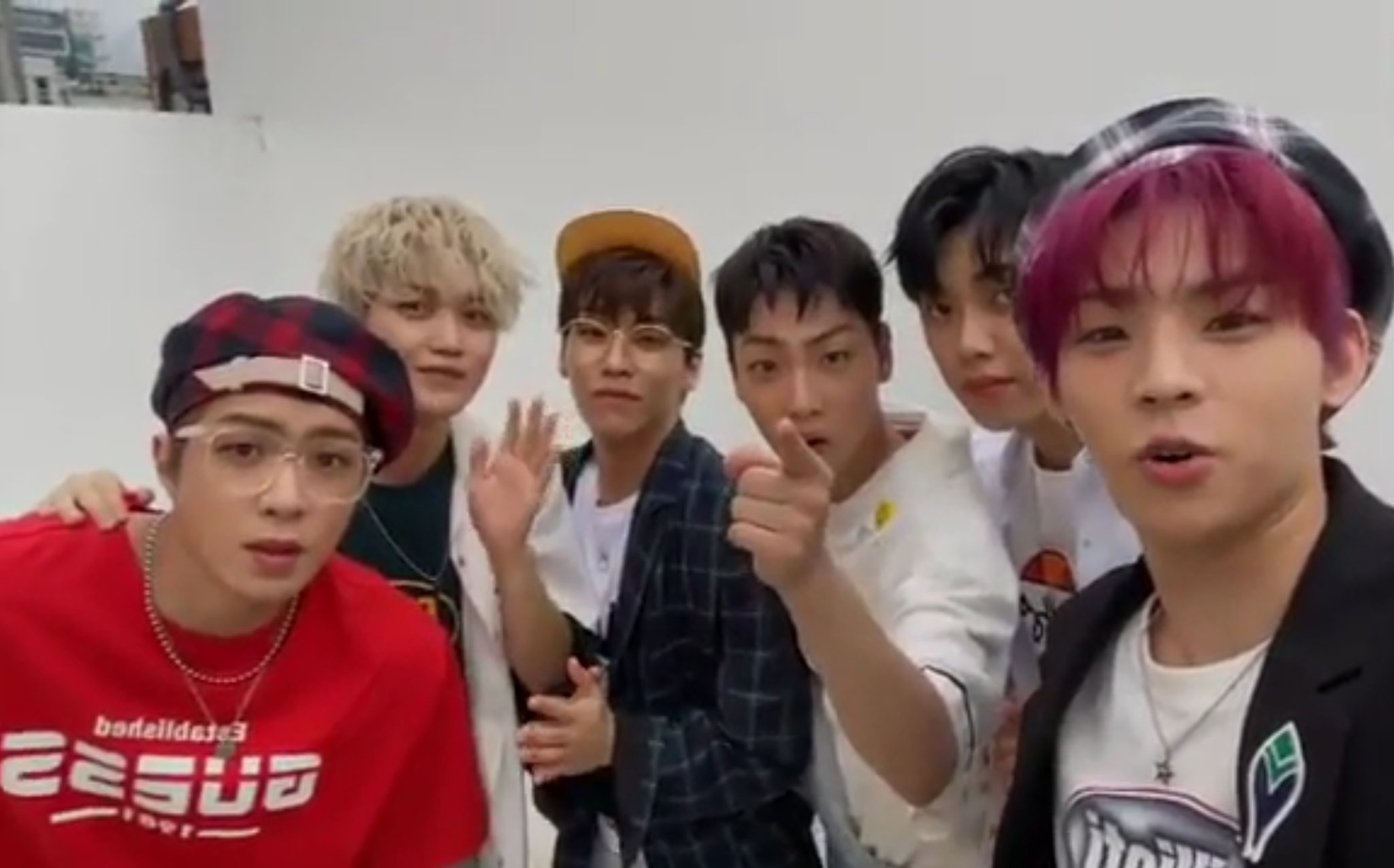 온앤오프 브이앱에 팬들이 팬쉽 달고 댓글쓰니까 놀라는거봐.. | 인스티즈