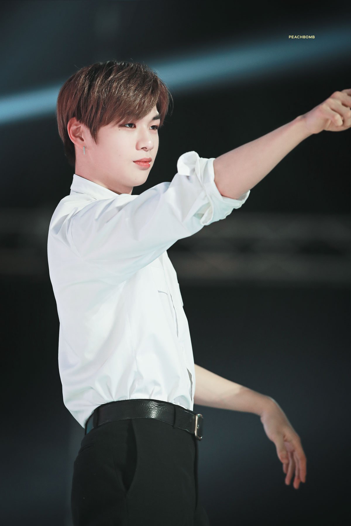 강다니엘 허리가요 제 허리보다 .. | 인스티즈