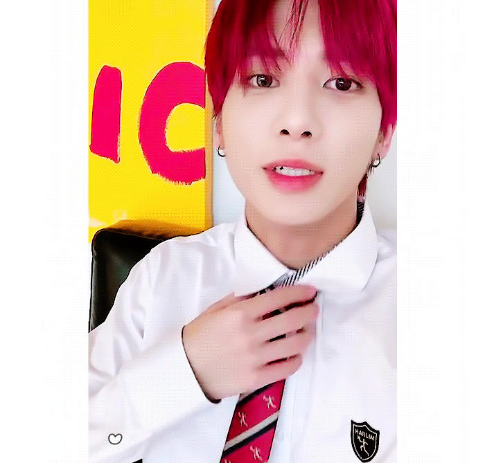 강태현 누가 교복 입고 넥타이 만지작거리고 입술 혀로 어ㅓ어 쓸라고 했지요??????? | 인스티즈