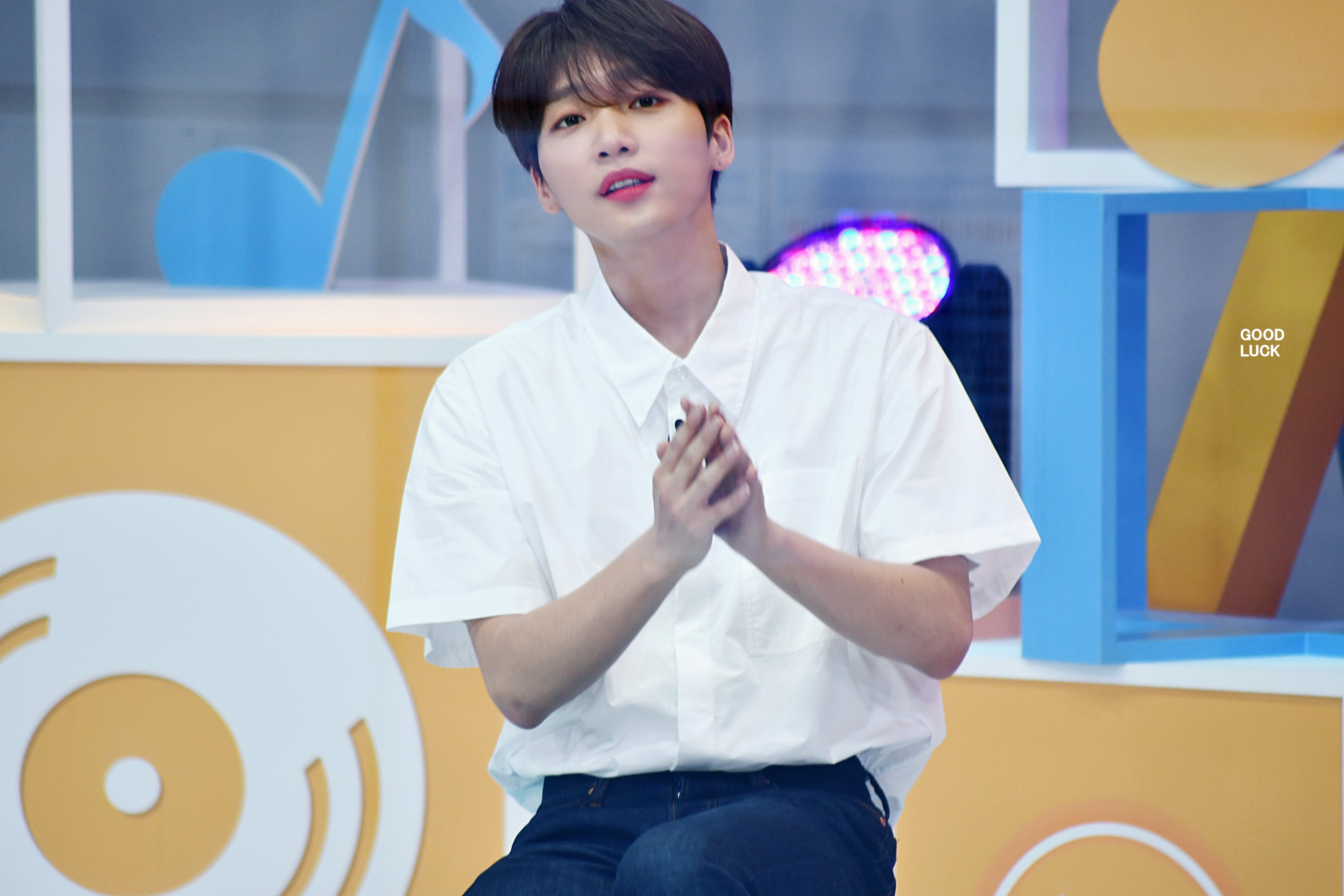 와 정세운 이날 완전 4년전 버스킹때 느낌나 몬쥬알지 | 인스티즈