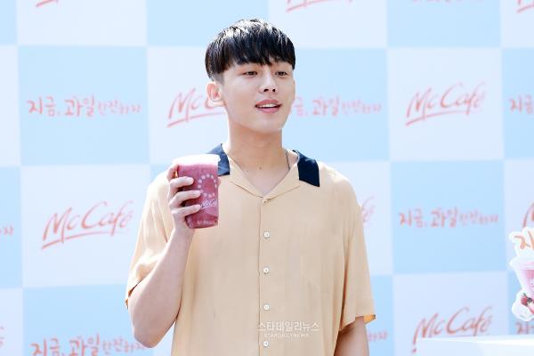 유아인 정말 좋아 | 인스티즈