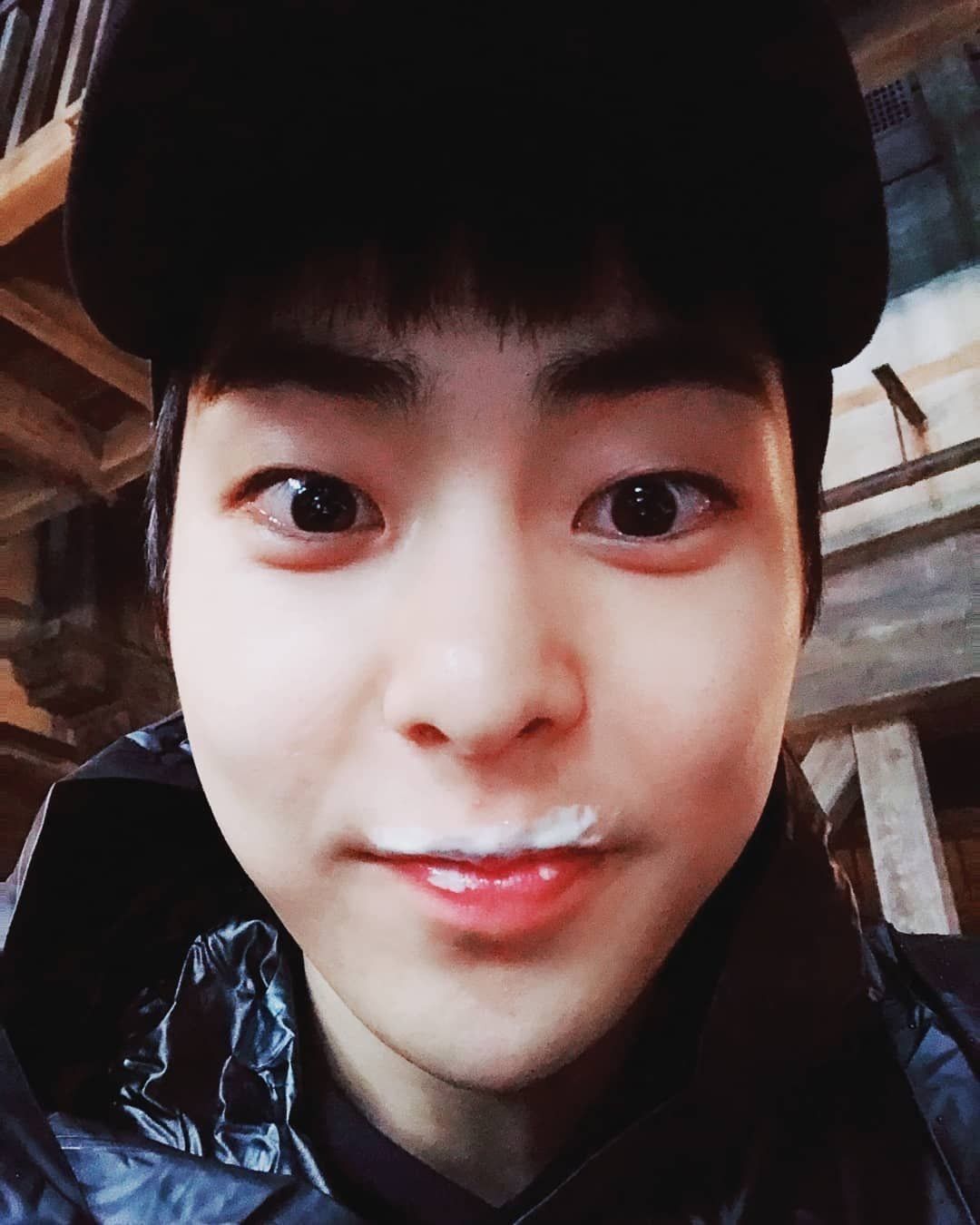 시우민 셀카 사진 보는데 | 인스티즈