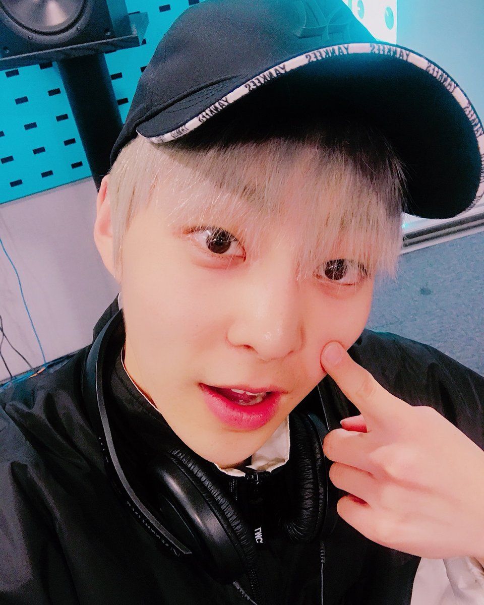 시우민 셀카 사진 보는데 | 인스티즈