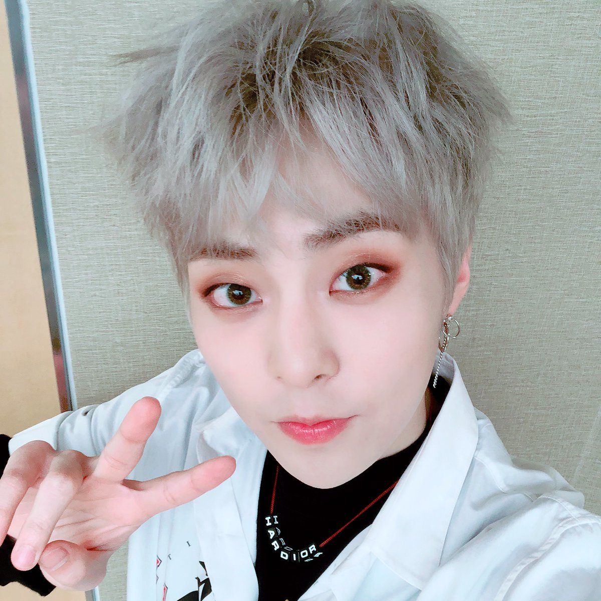 시우민 셀카 사진 보는데 | 인스티즈